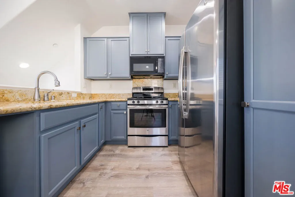 14661 Sherman Way, Van Nuys, California 91405 home-pic-16